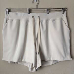 LIVI 22/24 Stretch Woven Athleisure Stretch Waist Shorts Lane Bryant